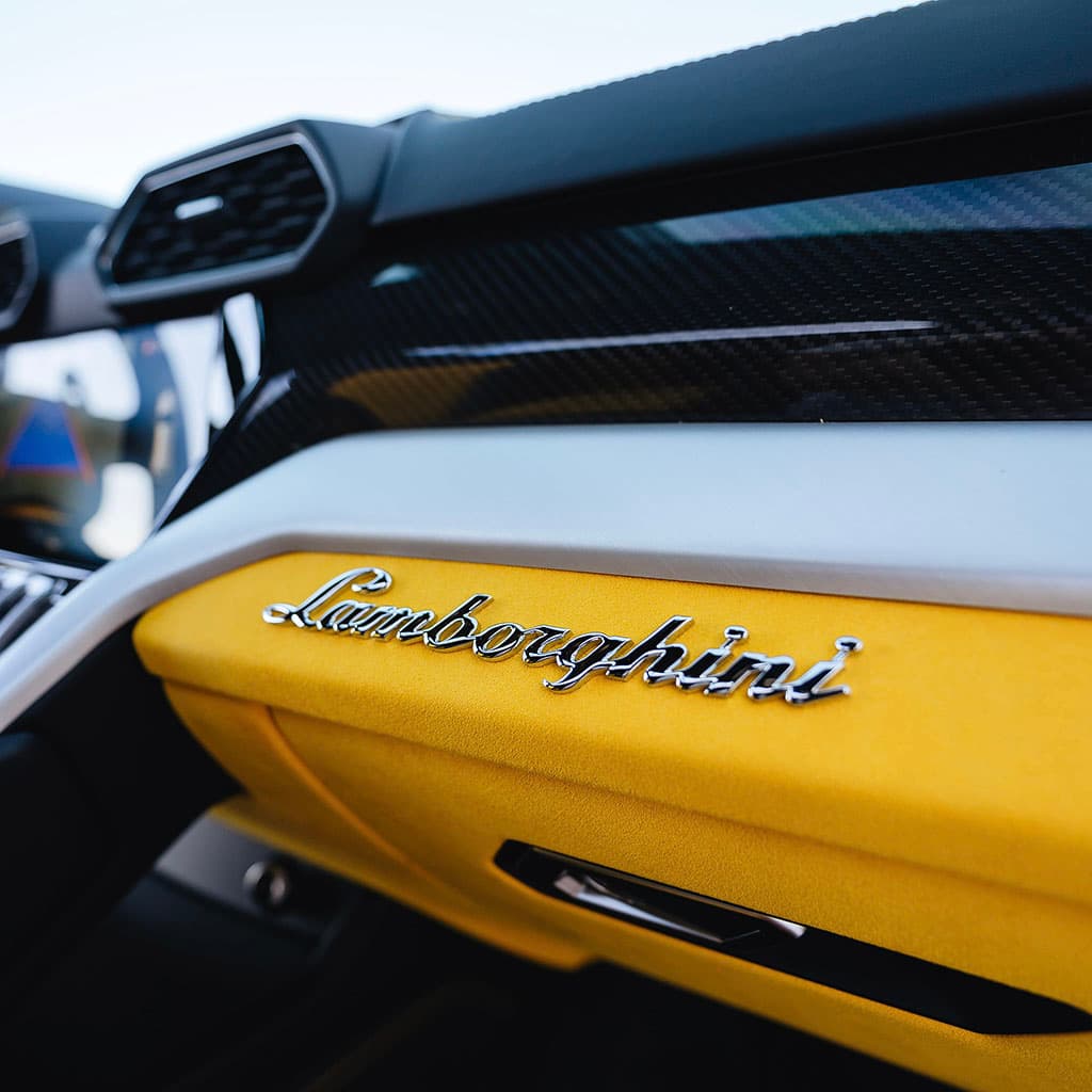 Lamborghini Urus thumbnail 3