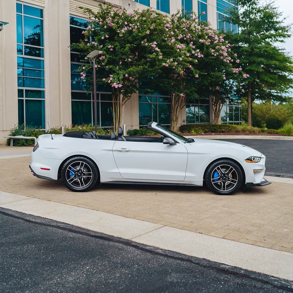 Ford Mustang GT Convertible thumbnail 5