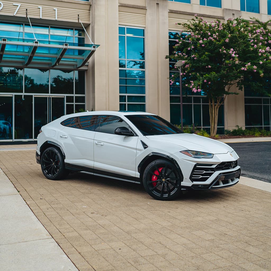 Lamborghini Urus thumbnail 2