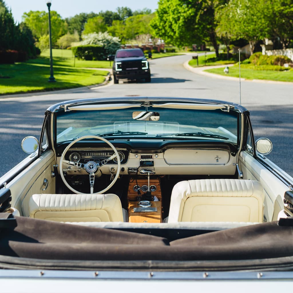 Ford Mustang Classic Convertible thumbnail 2