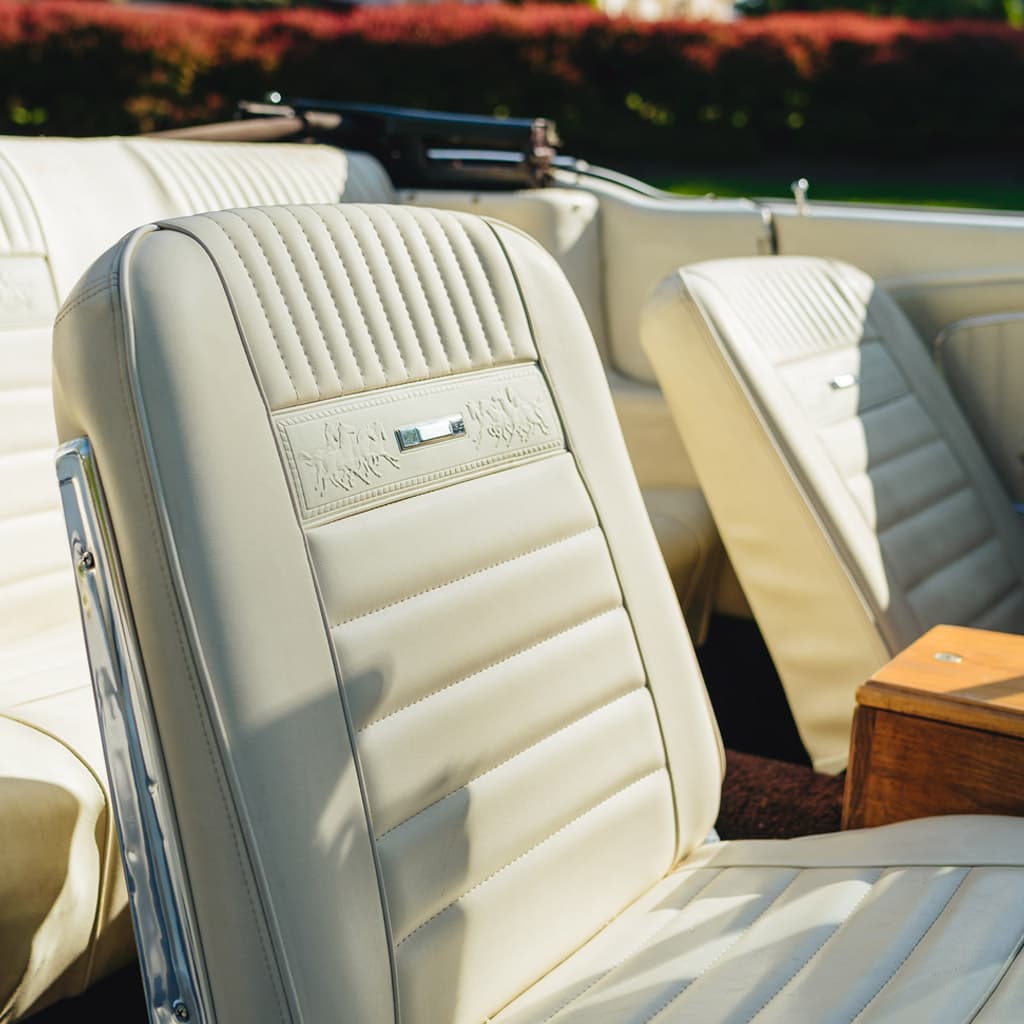 Ford Mustang Classic Convertible thumbnail 4