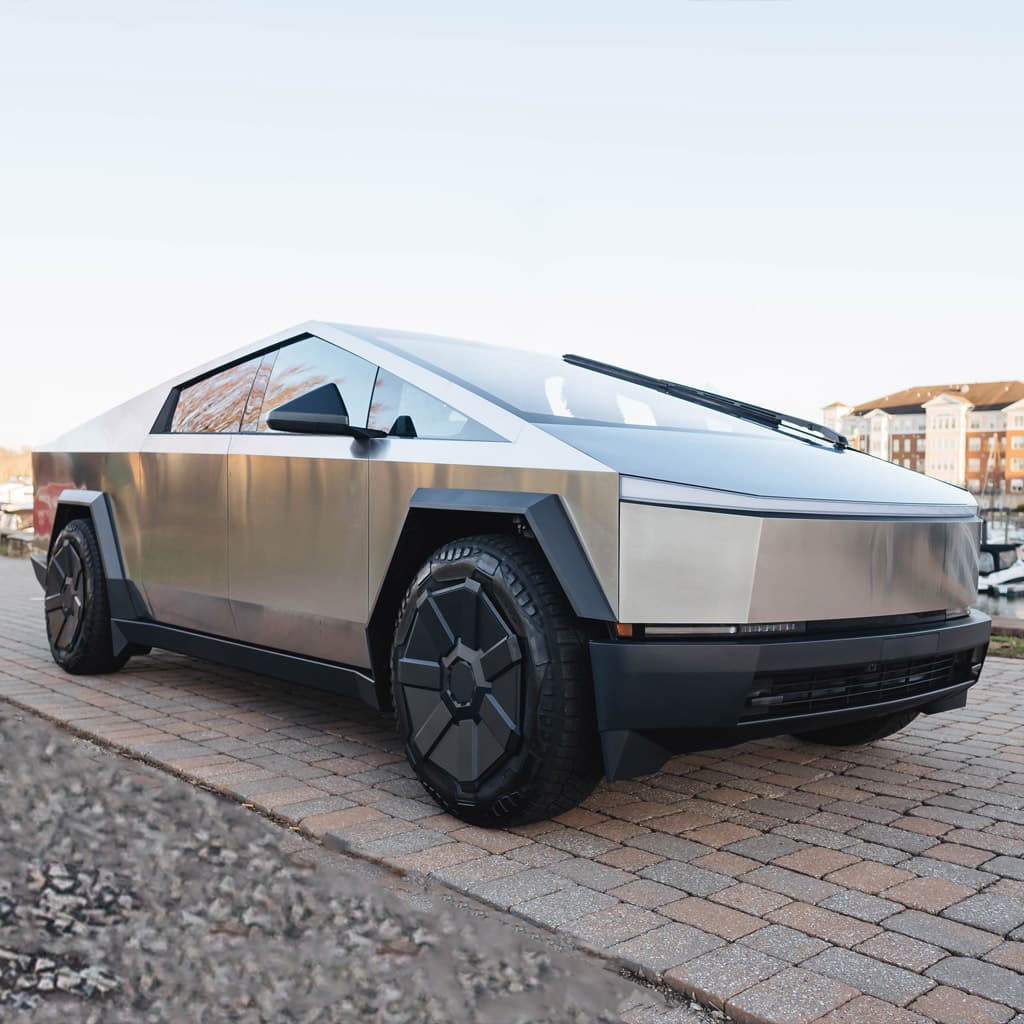 Tesla Cybertruck AWD thumbnail 2