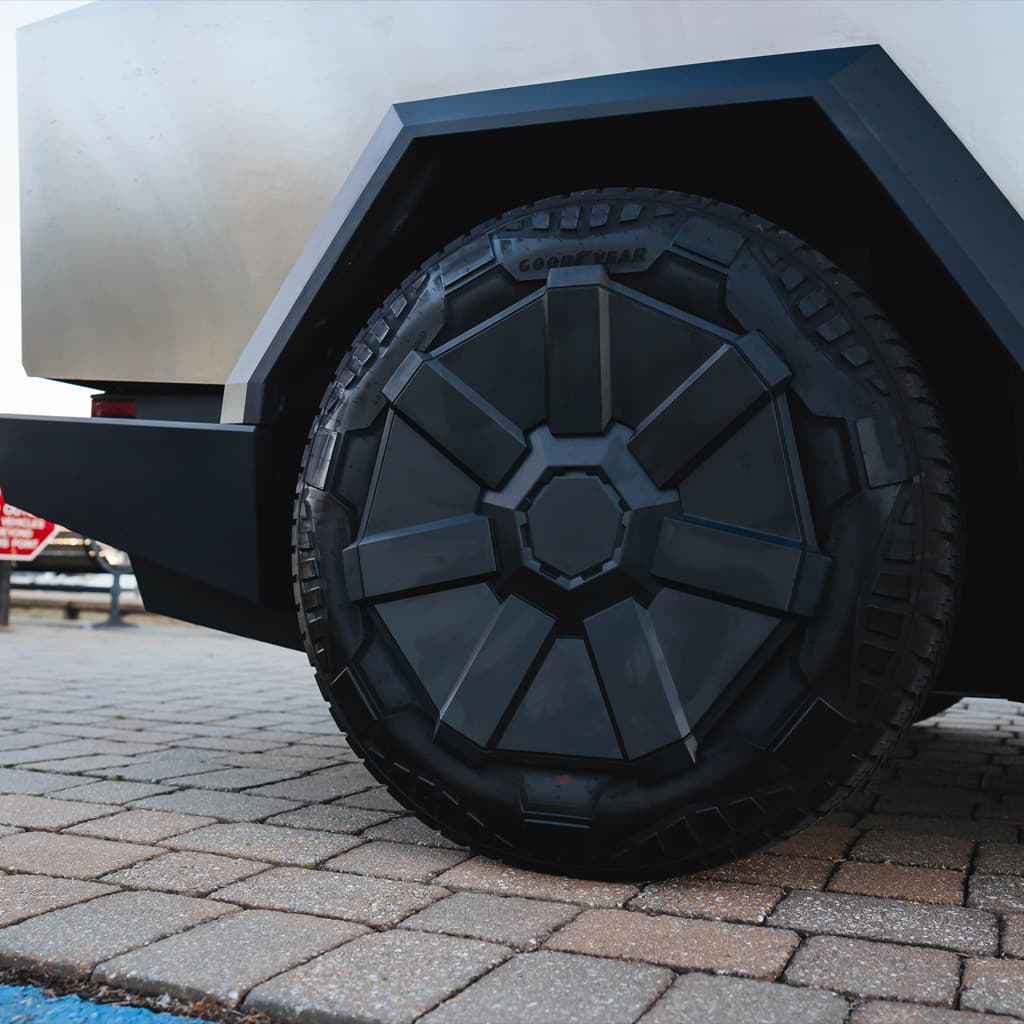 Tesla Cybertruck AWD thumbnail 4