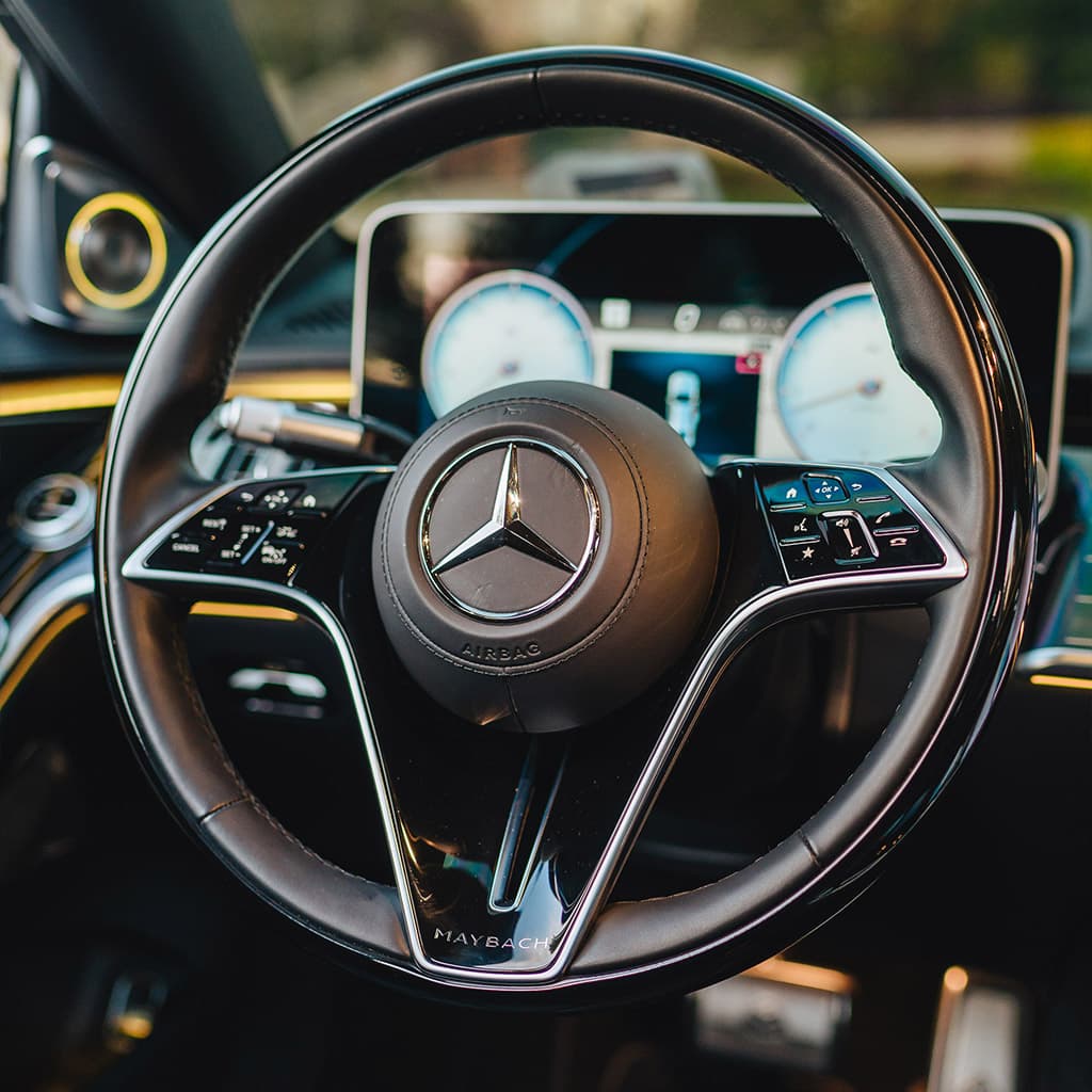 Mercedes-Maybach steering wheel and instrument cluster